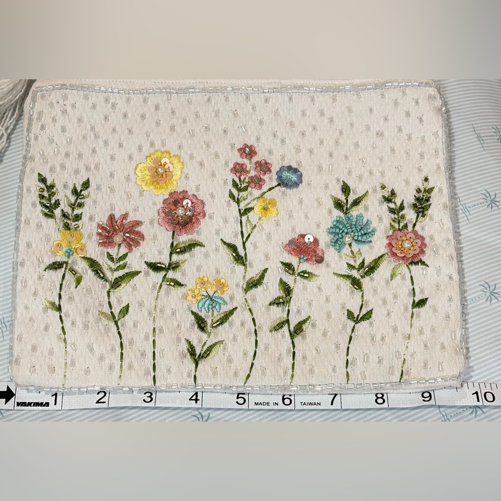 NEW no tag Floral Embroidered Clutch/Pouch - Picture 5 of 6